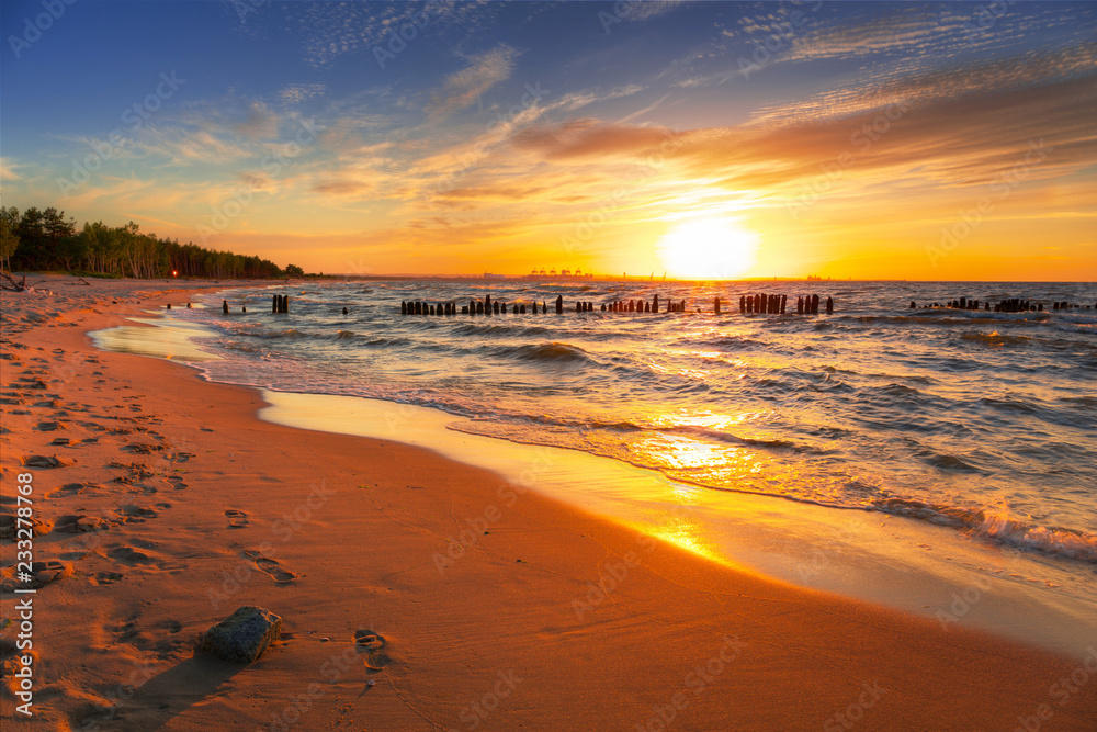 Amazing sunset at Baltic sea beach in Poland - obrazy, fototapety, plakaty 