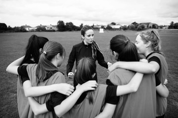 Canvas Print - Rugby players and their coach gathering before a match