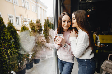 girls in cafe