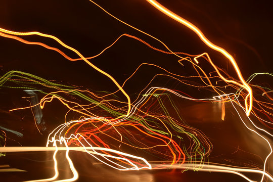 Colored light lines are obtained in the movement.