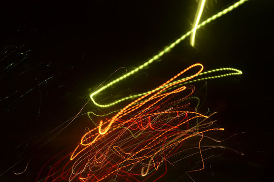 Colored light lines are obtained in the movement.
