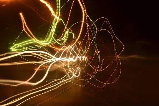 Colored light lines are obtained in the movement.