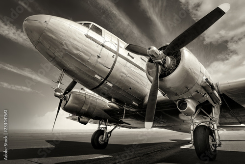 Fotomural historical aircraft on a runway