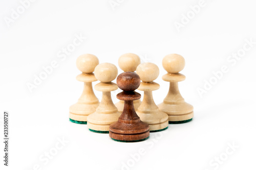 Fotografie, Obraz Six chess pawns in the pyramid form - five white at the base, one black at the top