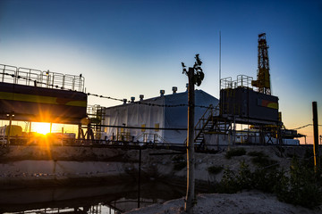 Wall Mural - sunset drilling rig