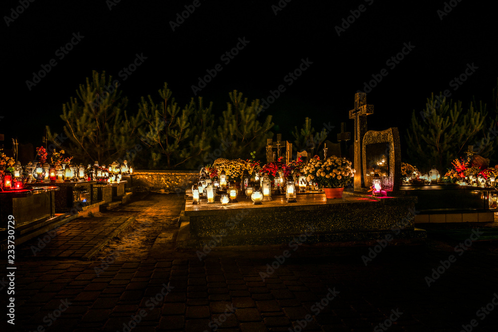 wiejski cmentarz nocą - obrazy, fototapety, plakaty 
