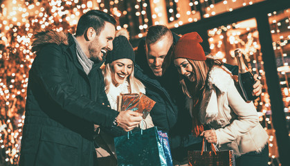 Canvas Print - Group Of Friends Enjoying Shopping