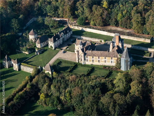 Zdjęcie XXL widok z lotu ptaka na zamek Alincourt w Oise we Francji