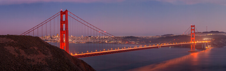 Golden Gate Bridge at night