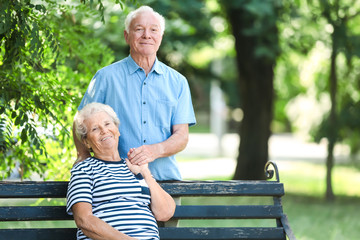 Canvas Print - Elderly couple spending time together in park