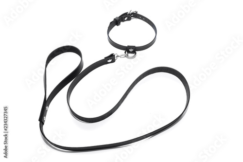 Fotografía Black leather choker with a leash on a white background