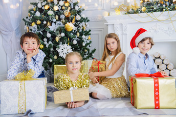 Canvas Print - children with gift boxes