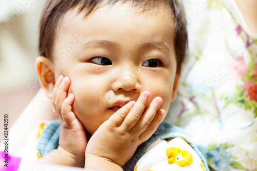 男の子が手をほっぺに置く おいしいポーズ かわいいポーズ Buy This Stock Photo And Explore Similar Images At Adobe Stock Adobe Stock