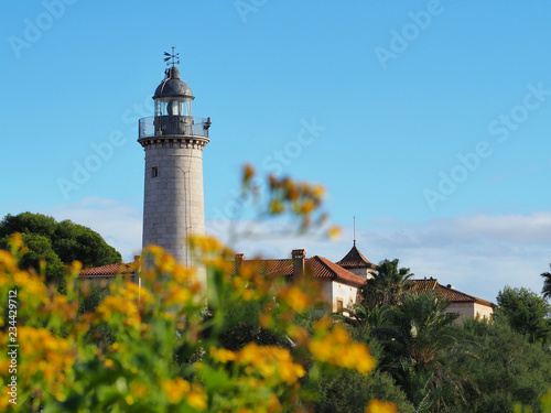 Foto  Faro costero en la playa de Vilanova i la Geltrú
