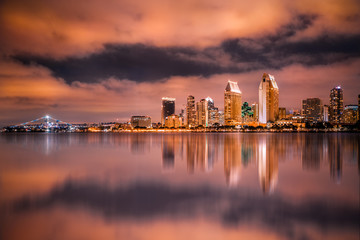 Fototapete - Beautiful San Diego California skyline and bay seen at night