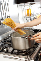 Canvas Print - WOMAN IN KITCHEN COOKING SPAGHETTI