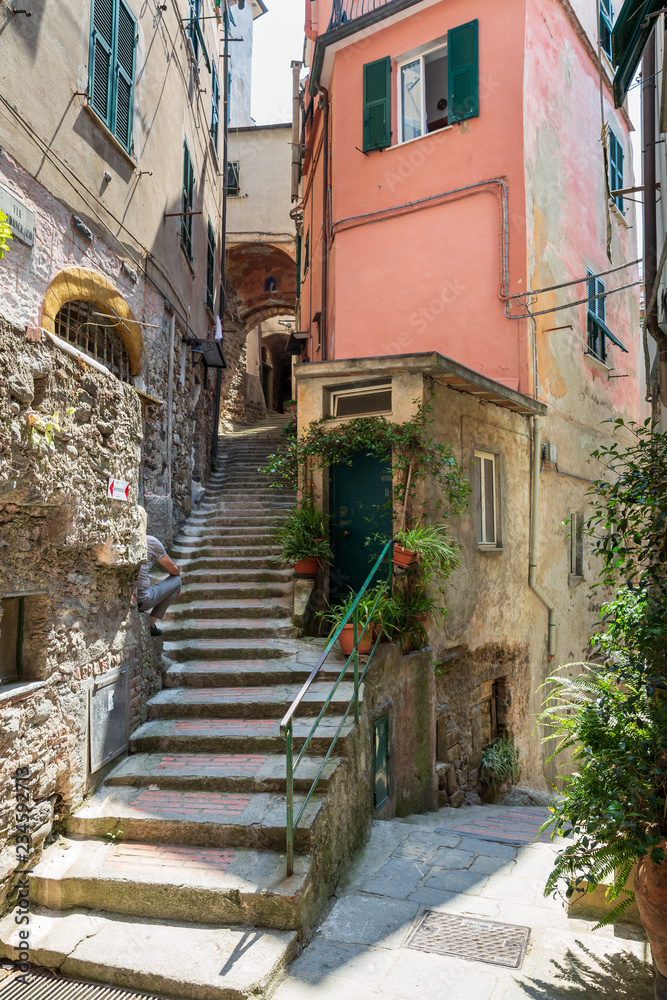 The narrow streets of the beautiful Cinque Terre town of Vernazza - obrazy, fototapety, plakaty 