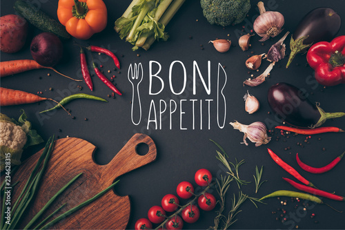 Plakaty do jadalni top-view-of-different-vegetables-and-cutting-board-on-table-with-bon-appetit-lettering
