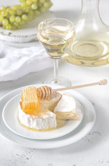 Poster - Camembert with honey, grapes and white wine