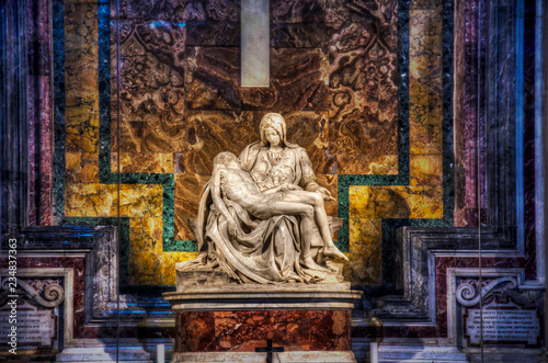 Fotografía Michelangelo's Pieta at St. Peter's Basilica in the Vatican