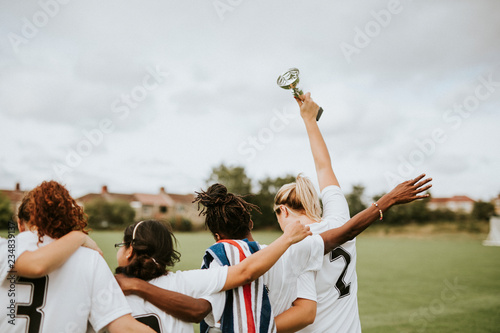 Fotomural Female football players taking a winning cup back home