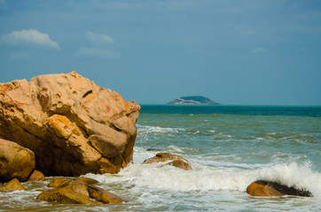 sea waves hit the rocks. the horizon of the ocean