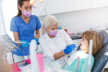 Sticker - Child at the dentist