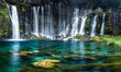 Wasserfälle mit türkisblauem Wasser