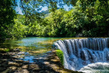 Wall Mural - Cascade sur la vie.