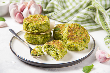 Wall Mural - Green broccoli pancake, tasty and healthy lunch, vegetarian diet food