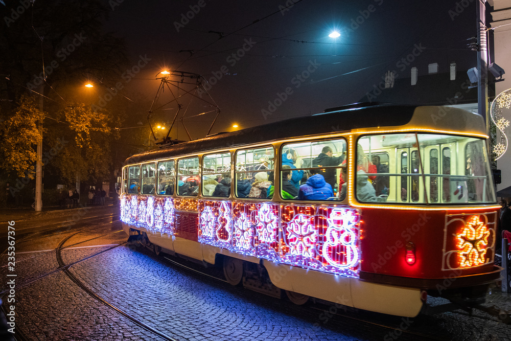 Obraz na płótnie In the center of Brno, the Christmas tram starts in beautiful colors and starts Christmas markets. w salonie