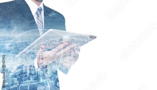Photographie Double exposure businessman using digital tablet, and cityscape