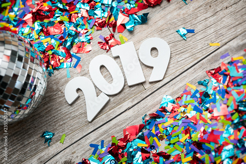 Fotografia NYE2019: 2019 Year Numbers With Mirrored Disco Ball