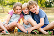 © Rawpixel.com - Siblings putting their arms around each other