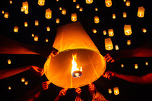 Floating Lantern Festival, Yi Peng In Chiang Mai, Thailand