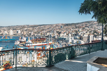 Poster - Paseo 21 de Mayo viewpoint at Cerro Artilleria and aerial view of Valparaiso Harbor - Valparaiso, Chile