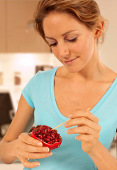 Canvas Print - GIRL EATING POMEGRANATE