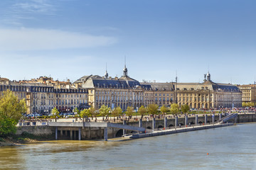 Fototapete - View of Bordeaux city center, France
