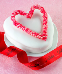 Canvas Print - ICED HEART SHAPED VALENTINE CAKE