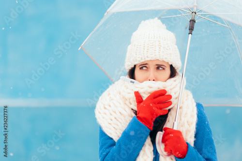 Cuadros en Lienzo Sad Sick Winter Woman Holding Transparent Umbrella