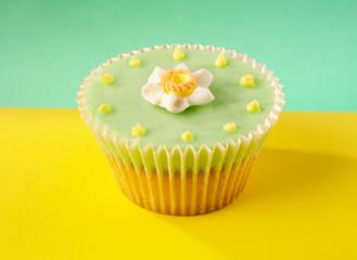 Sticker - YELLOW AND GREEN CUPCAKE