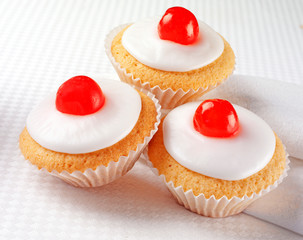 Sticker - THREE ICED CHERRY CUPCAKES