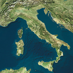 vista satellitare dell’italia. cartina fisica italiana, rilievi pianure e mari. mar mediterraneo. ma