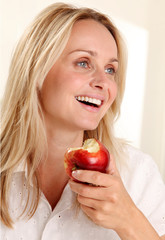 Canvas Print - WOMAN EATING A RED APPLE