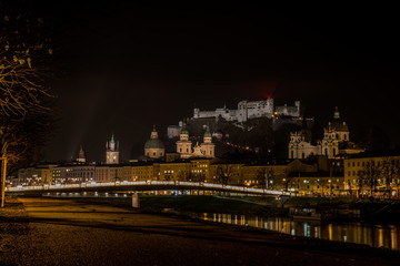 Canvas Print - night view of Salzburg in Austria