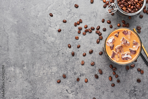 Fotomural Chocolate, vanilla, caramel or cinnamon iced coffee in tall glass