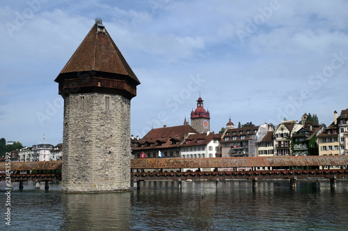 Photographie Historic city center of Lucerne with famous Chapel Bridge, the city's symbol and