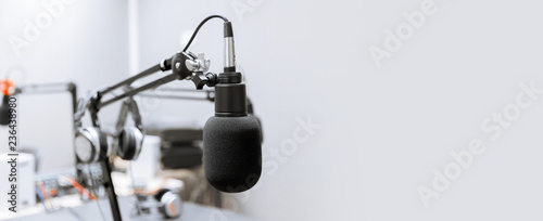 Cuadros en Lienzo technology and audio equipment concept - microphone at recording studio or radio