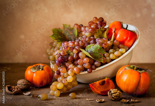 Cuadros en Lienzo Grape, Persimmon and Walnut Still Life