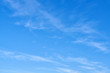 canvas print picture - Blauer Himmel Hintergrund mit wenigen weißen Wolken